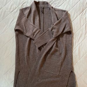 Dark Heather Grey Athleta Wool/Cashmere Wrap, size Medium - NEVER BEEN WORN